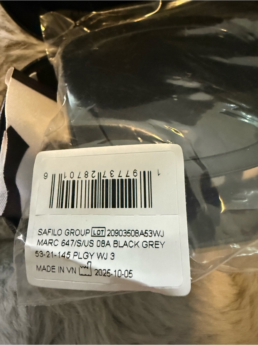 Marc Jacobs Black Polarized Oversized Cat-Eye Sunglasses - Picture 5 of 5
